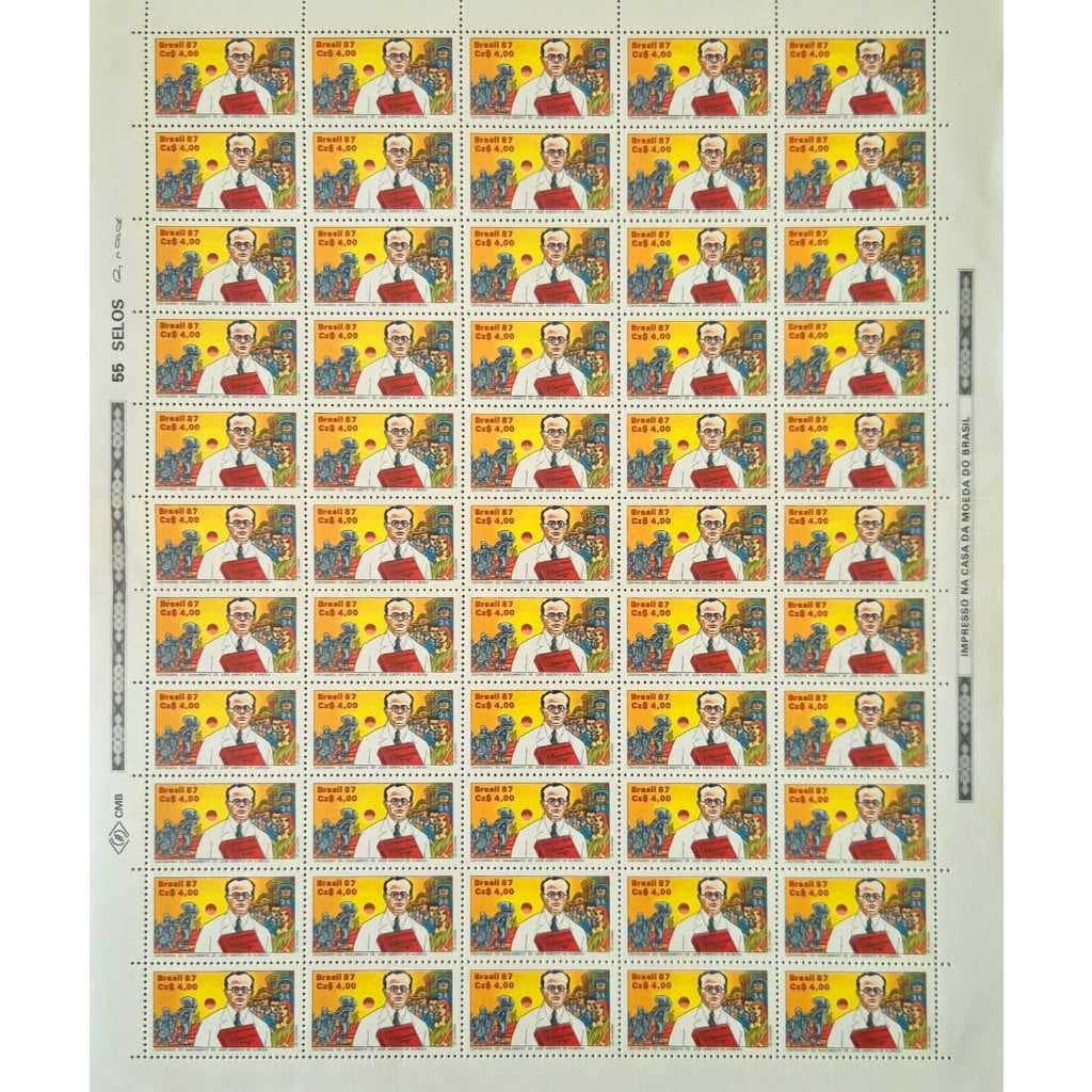 Folha completa com 55 selos dos correios em cada folha