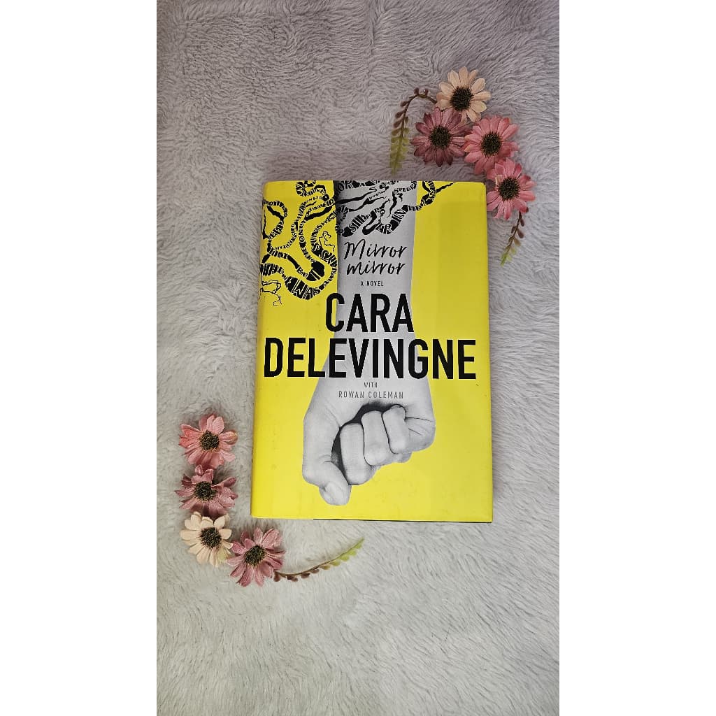 Mirror Mirror Livro - Cara Delevingne