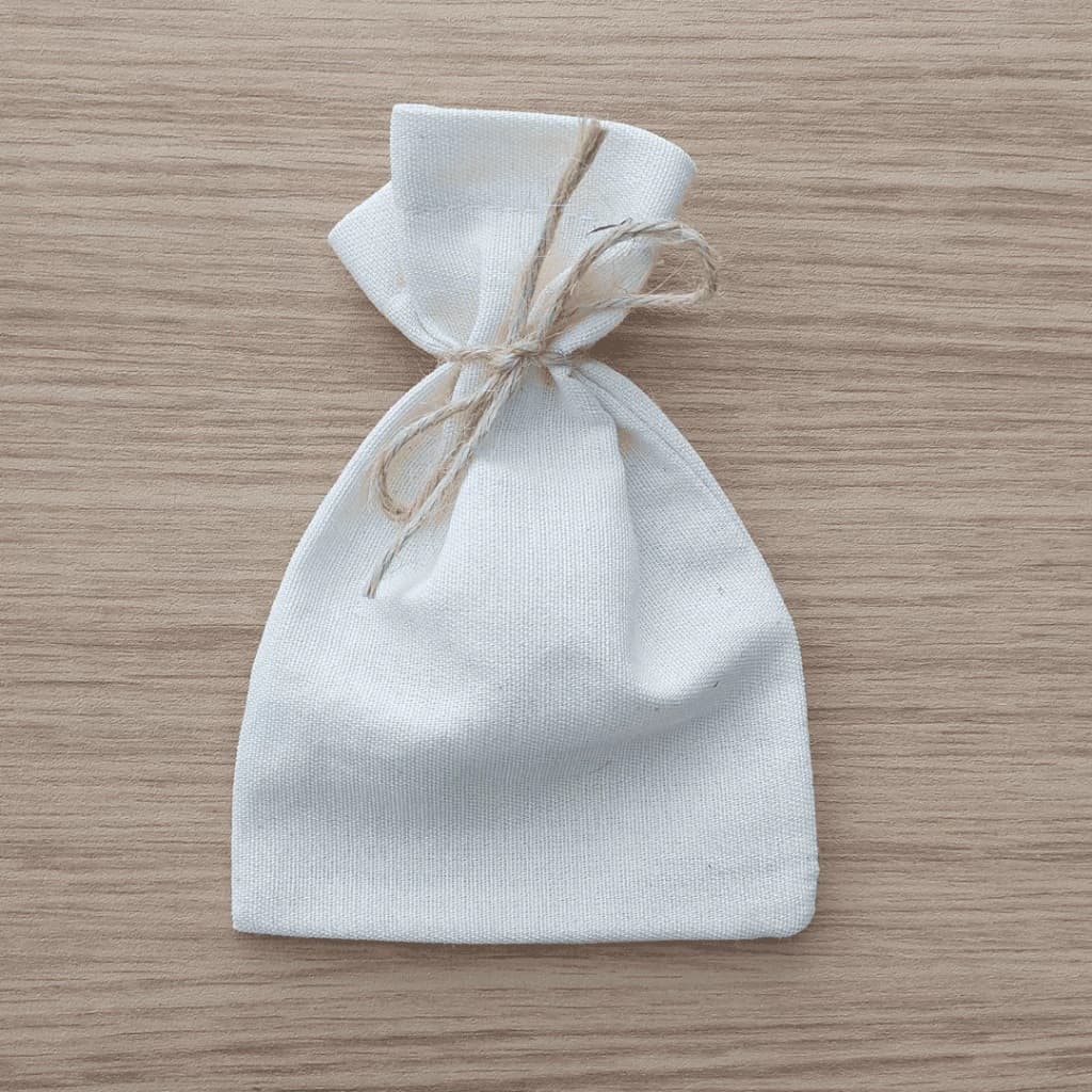 20 Saquinhos 10x15 em algodão cru com cordão de juta
