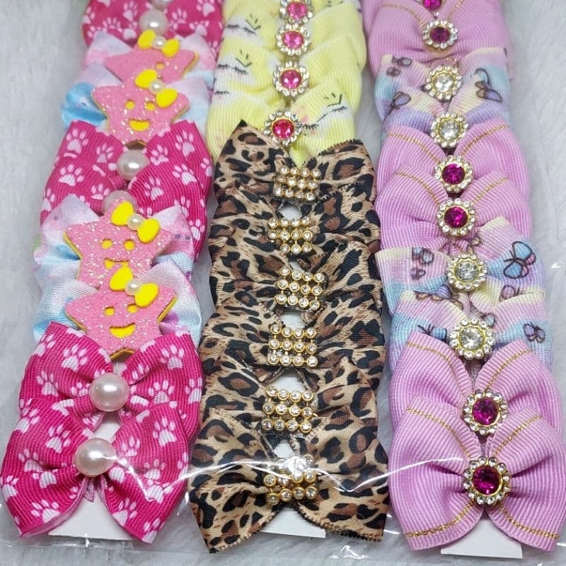 36 LAÇO PET FÊMEA SORTIDO - PARA BANHO E TOSA -  PET SHOP - ESTAMPAS E MODELOS DOS LAÇOS PODEM VARIAR