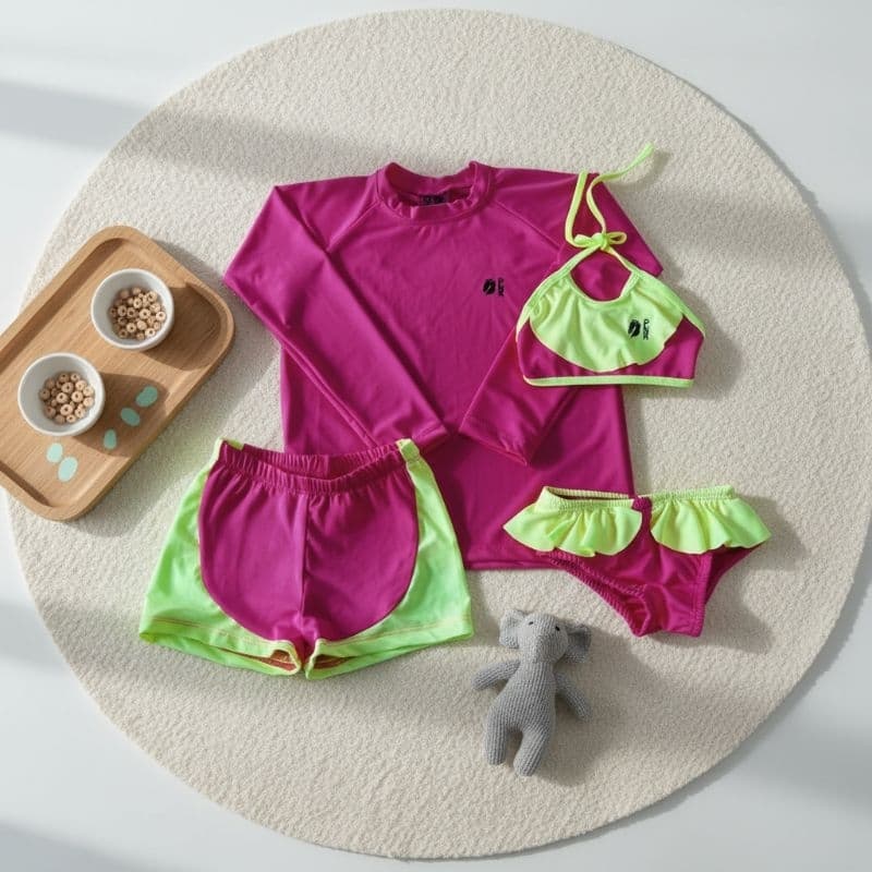 Kit Conjunto Infantil 4 PEÇAS UV com prot. solar BLUSA Uv, Shorts Uv E Biquini + Calcinha Pé na Roça