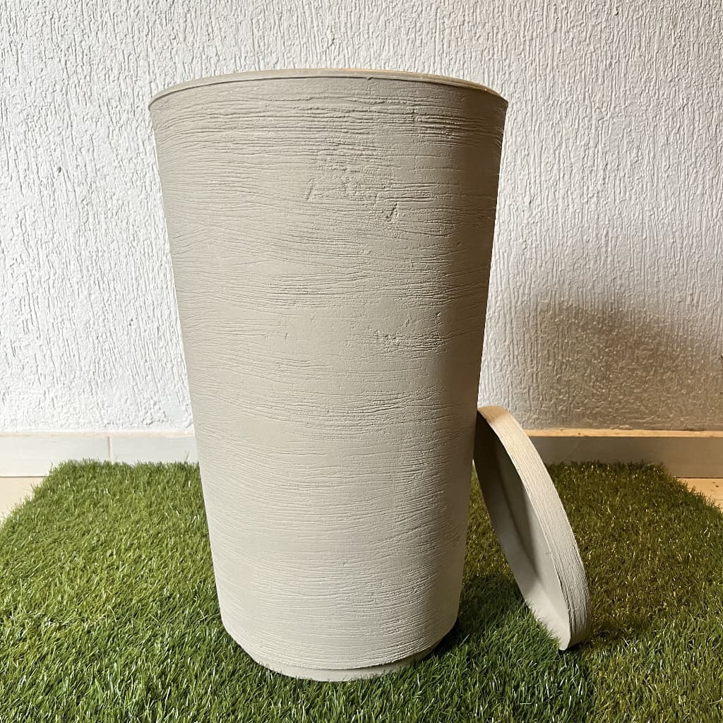 Vaso Decorativo Polietileno para Plantas Coluna Cone Redonda Com Prato Medidas 52x32x23cm