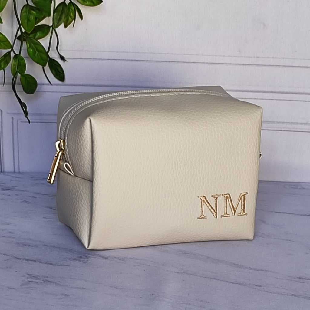 Necessaire personalizada em couro sintético lembrancinha