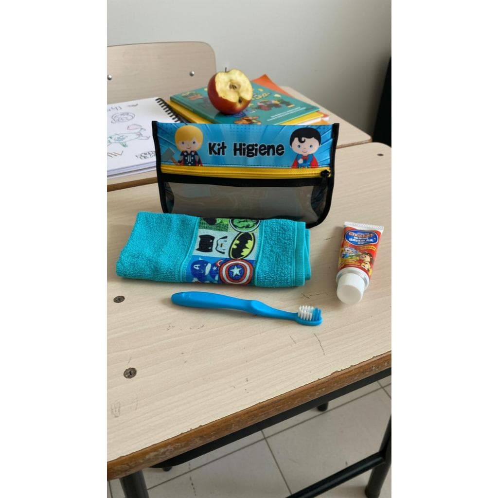 Kit Higiene Personalizado  com nome Volta às Aulas | Bolsinha Impermeável + Toalha Lavabinho