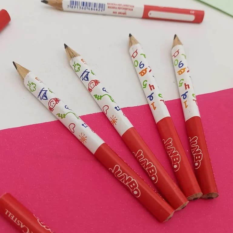 Kit Lápis de Escrever Preto Grafite Decorado Jumbo Curto (Kit apontadores borrachas) - Faber-Castell