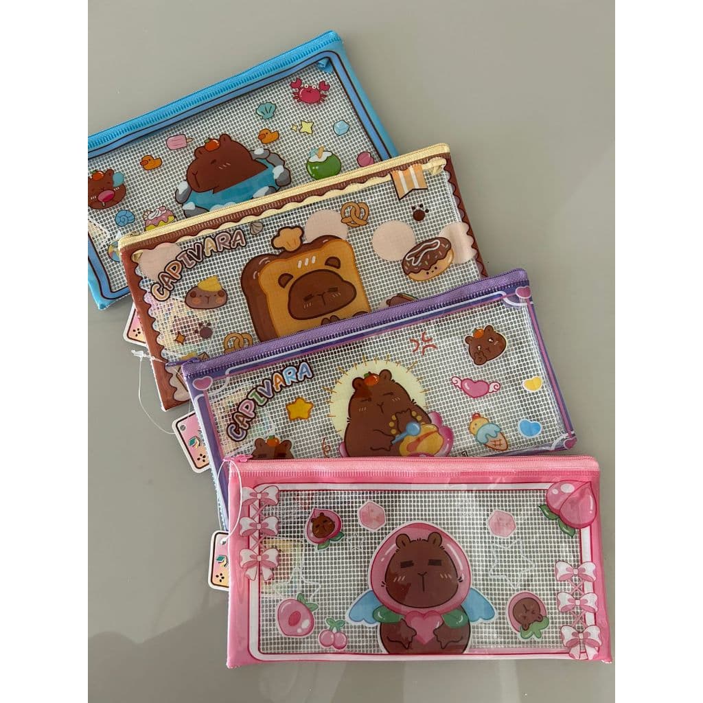 Estojo Escolar Capivara de Plástico Infantil Com Zíper Porta Objetos