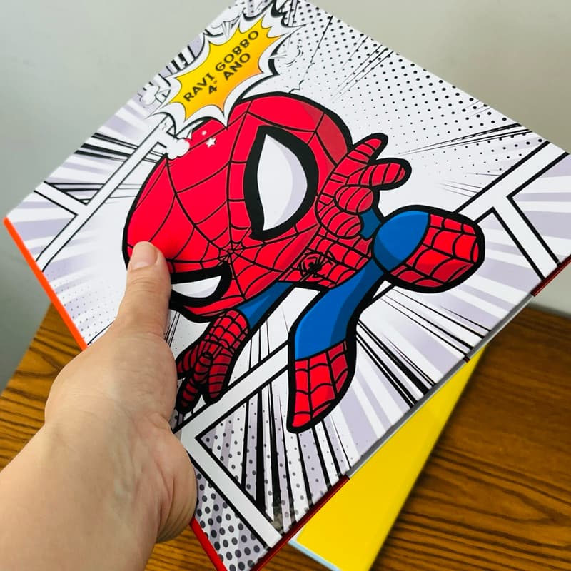 Capa Adesiva para Encapar Caderno COM NOME Brochura Grande Heróis Vingadores Material Escolar voltas aulas 2026 etiqueta