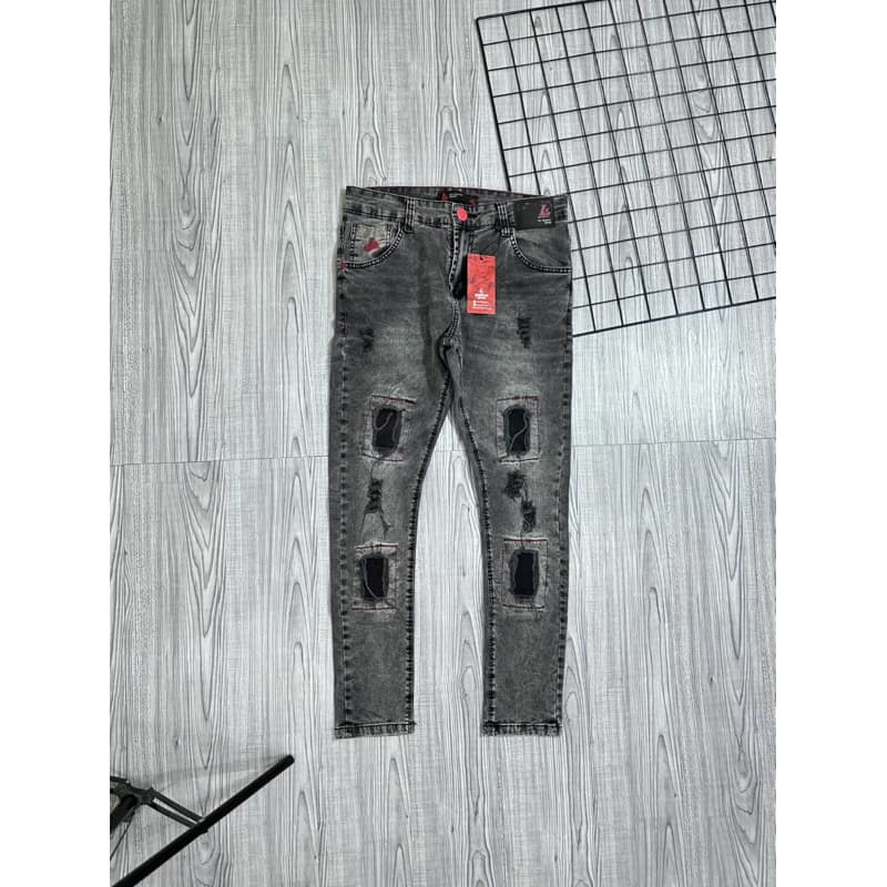 calça jogador com rasgos modelo diferenciado