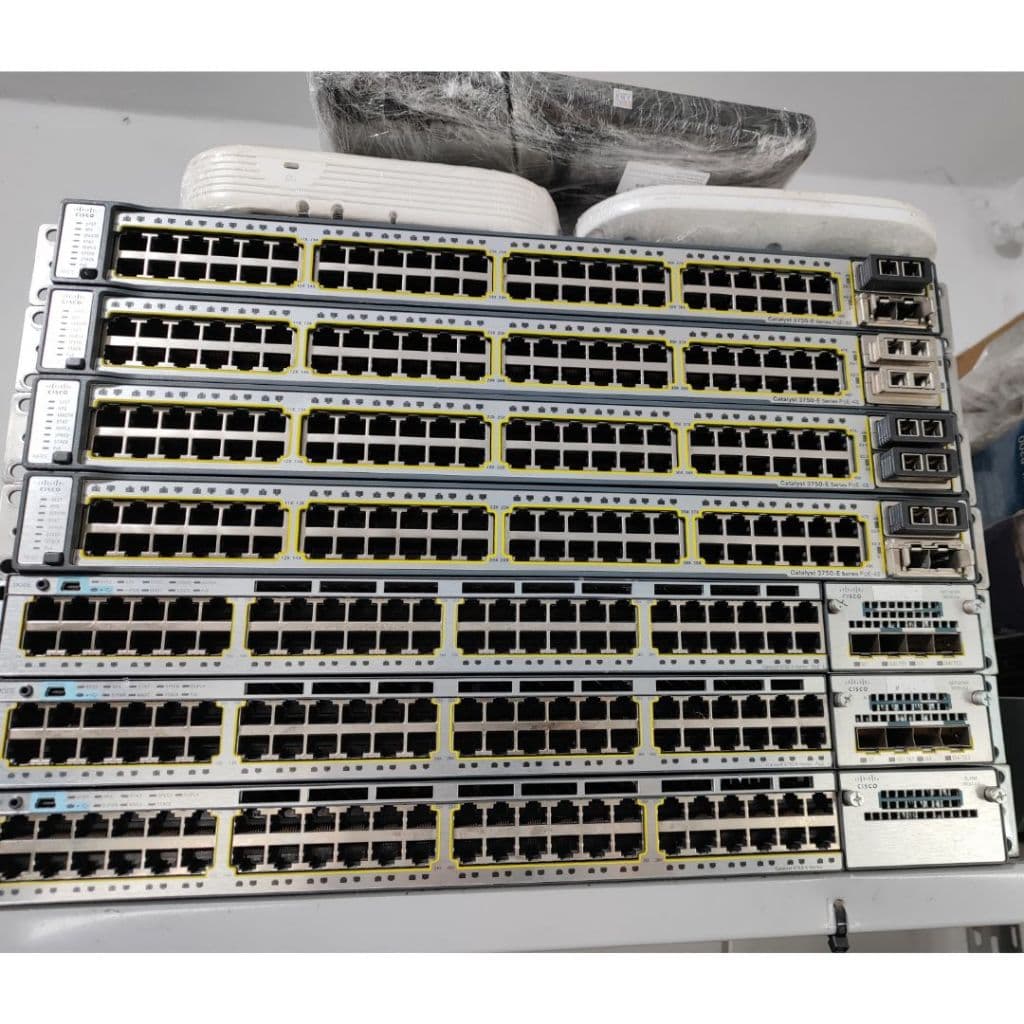 Oportunidade - Switch Cisco Catalyst 3750 series PoE 48 portas R45 Gerenciado Servidores e Redes