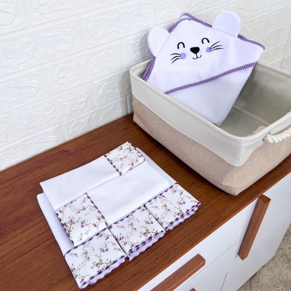 Kit Toalha de Banho para Recem Nascido Bordado com Orelhinhas + 5 Toalhinhas de Ombro Higiênicas Menina