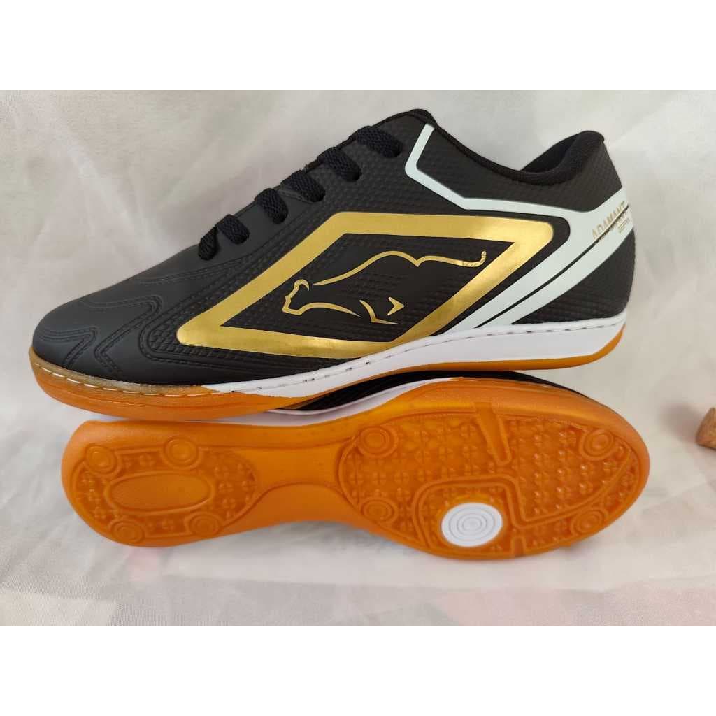 tenis chuteira futisal peto /ouro gue 09 quadra salao esporte lazer