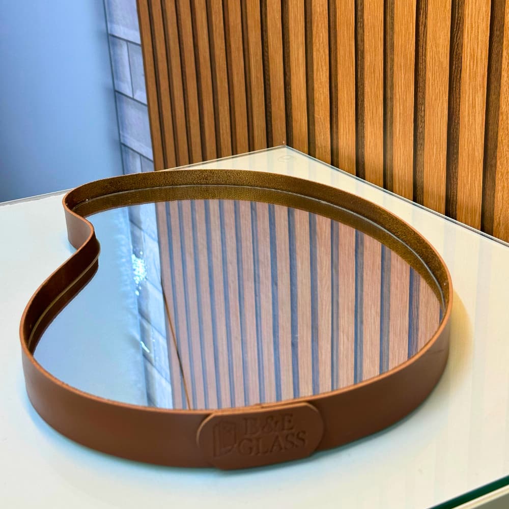 Bandeja Decorativa Pera Espelhada Orgânico Couro 36x25 cm Sala Quarto Banheiro Entrada