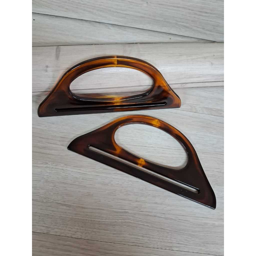 Par de alça meia lua de resina