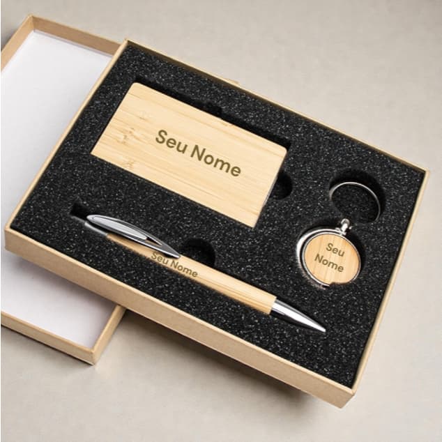 Kit Presente Porta Cartão + Chaveiro + Caneta Bambu Ecológico com Personalização de Nome