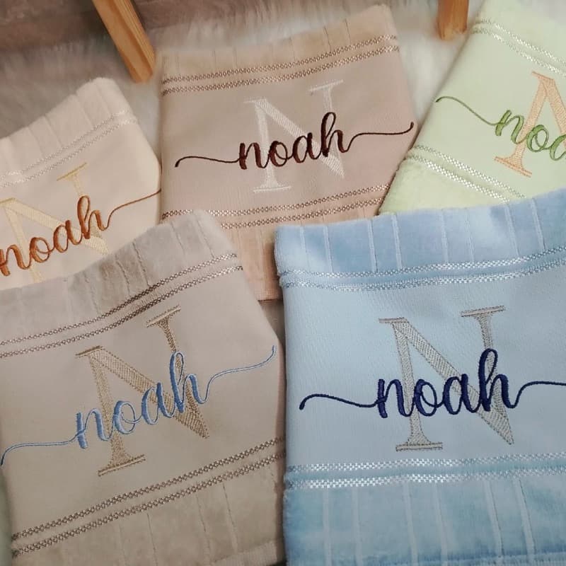 Toalha de mão Bordada Personalizada inicial e Nome