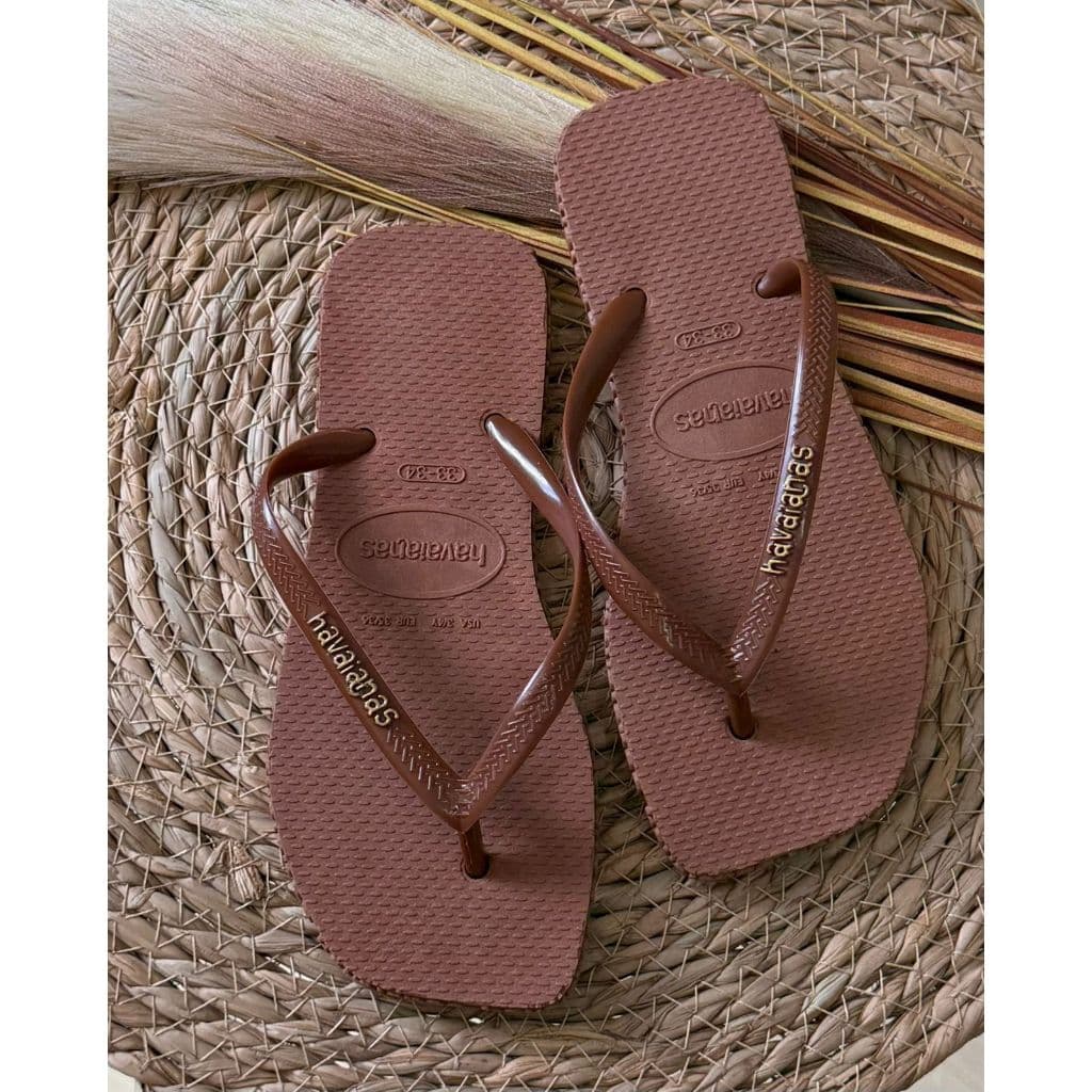 CHINELO DE DEDO FEMININO BASICO DETALHE NA LATERAL