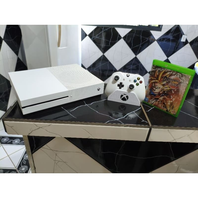 X box one s 1 terá de memória,não acompanha caixa original do console!