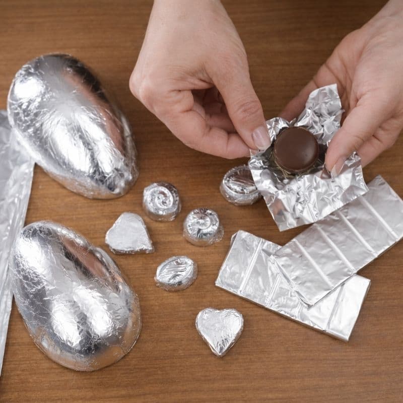 100 folhas de alumínio pra chocolates ovos de Páscoa e doces