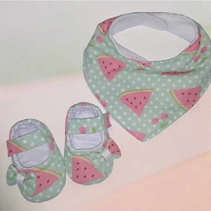 Sapatinho + babador bandana