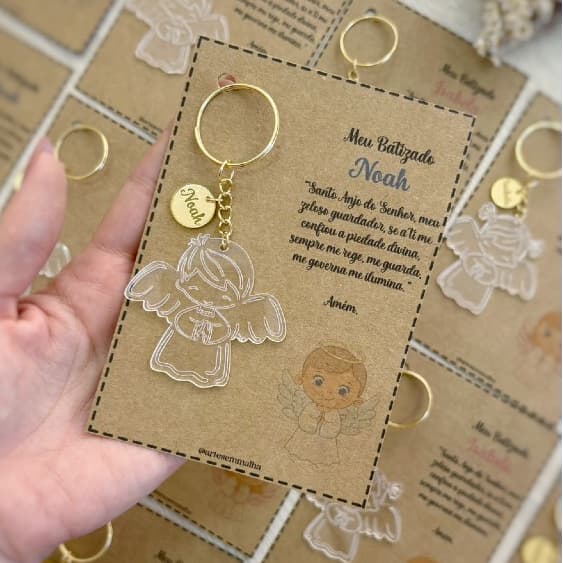 Lembrancinha de Batizado Menino Menina Personalizada Chaveiro Anjinho Anjinha com cartão e embalagem.