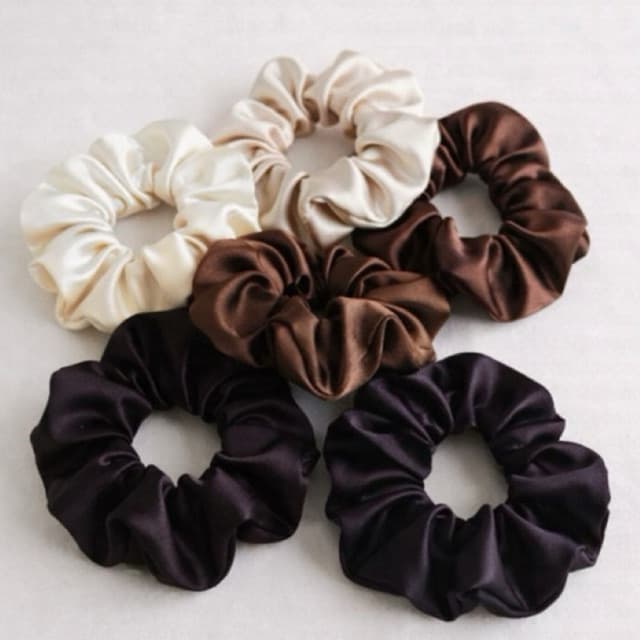 Kit com 3/6/9/12 Scrunchies Xuxinha de Cabelo de Cetim Tons Neutros - Prendedor Confortável