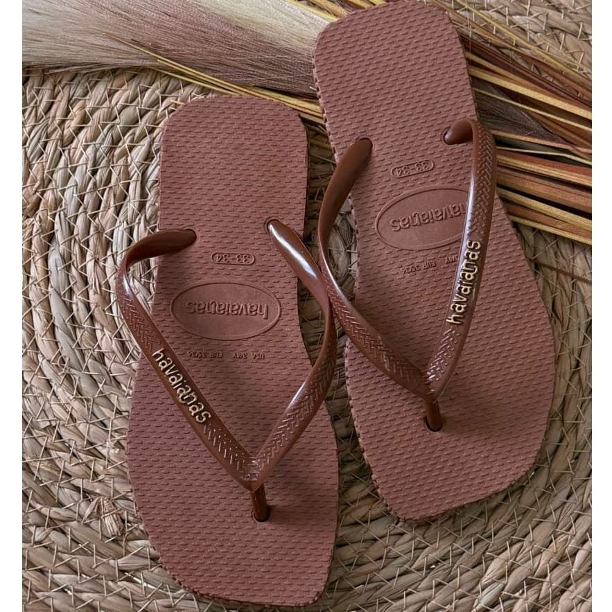 Chinelo Rasteira Feminina Básica Com Detalhe na Lateral