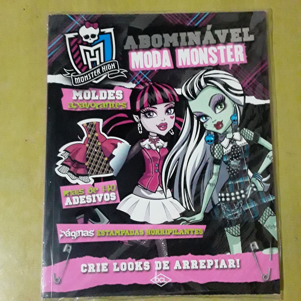 PL45 REVISTA MONSTER HIGH MODA MONSTER MOLDES APAVORANTES MAIS DE 140 ADESIVOS