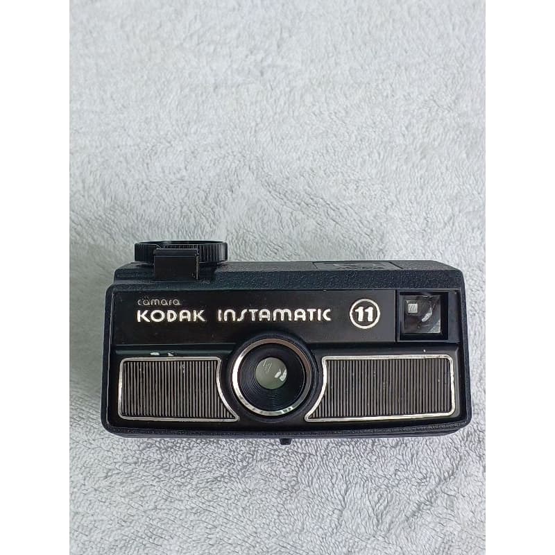 câmera fotográfica analógica Kodak instamatic antiga usada no estado como mostram as fotos, não testada