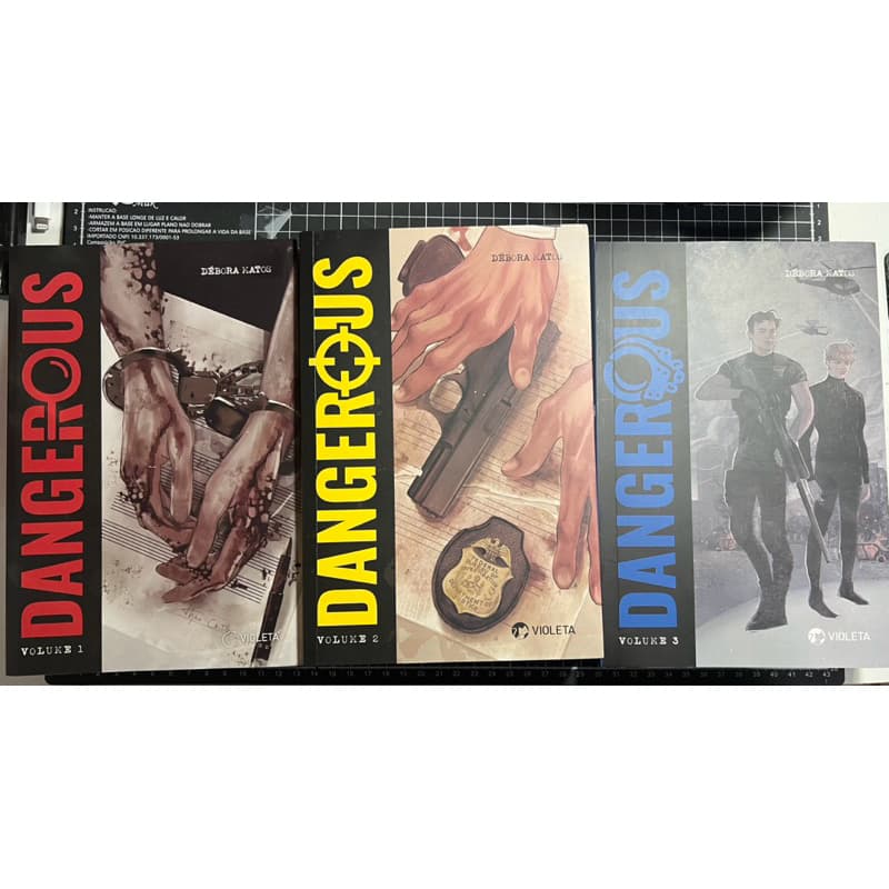 Livro Editora Violeta Dangerous 3 Volumes Deborá Matos ficbook Jikook LGBT fanfic