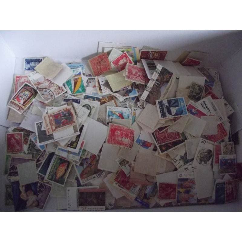 100 selos sem repetição da Australia, a maioria pequenos, sem repetição e usados