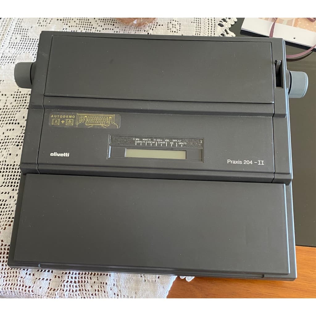 Máquina de Escrever Elétrica Olivetti - Modelo Praxis 204-II