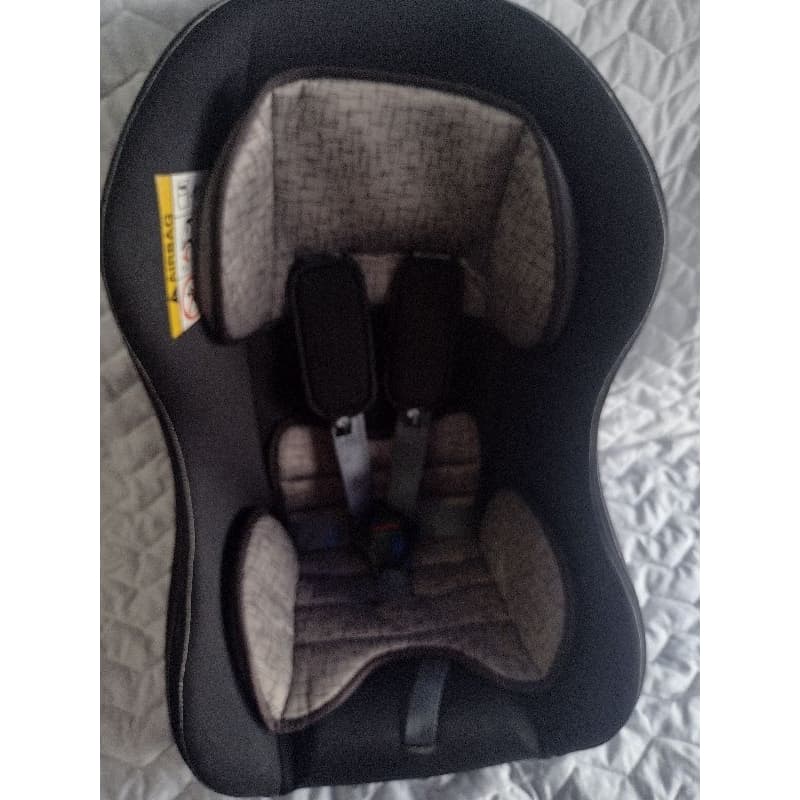 cadeirinha para carro,cadeira Cosco e status ,para crianças de 9 a 25 kilos usada em ótimo estado,c/ cinto de segurança.