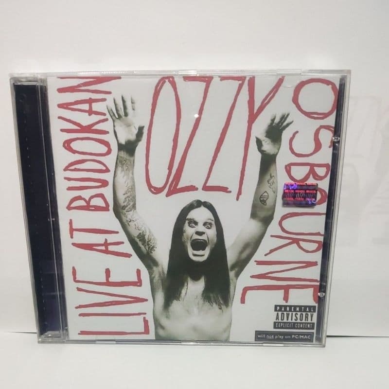 cd Ozzy Osbourne live observação o cd e réplica do original vai lacrado igualzinho o original