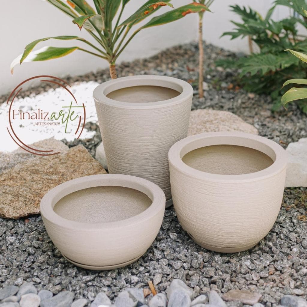 Kit Com 3 Vasos Decorativo de Planta Escovado Polietileno Com Prato Cone + Bojo + Bacia