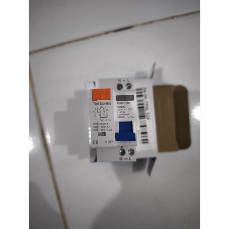 Disjuntor DR Bipolar 110V 220V 36mm 32A