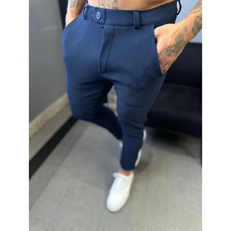 Calça Alfaiataria Roma Slim Texturizada Elastano Premium. Tecnologia Easy Care: Lavagem Prática, Dispensa o Uso de Ferro