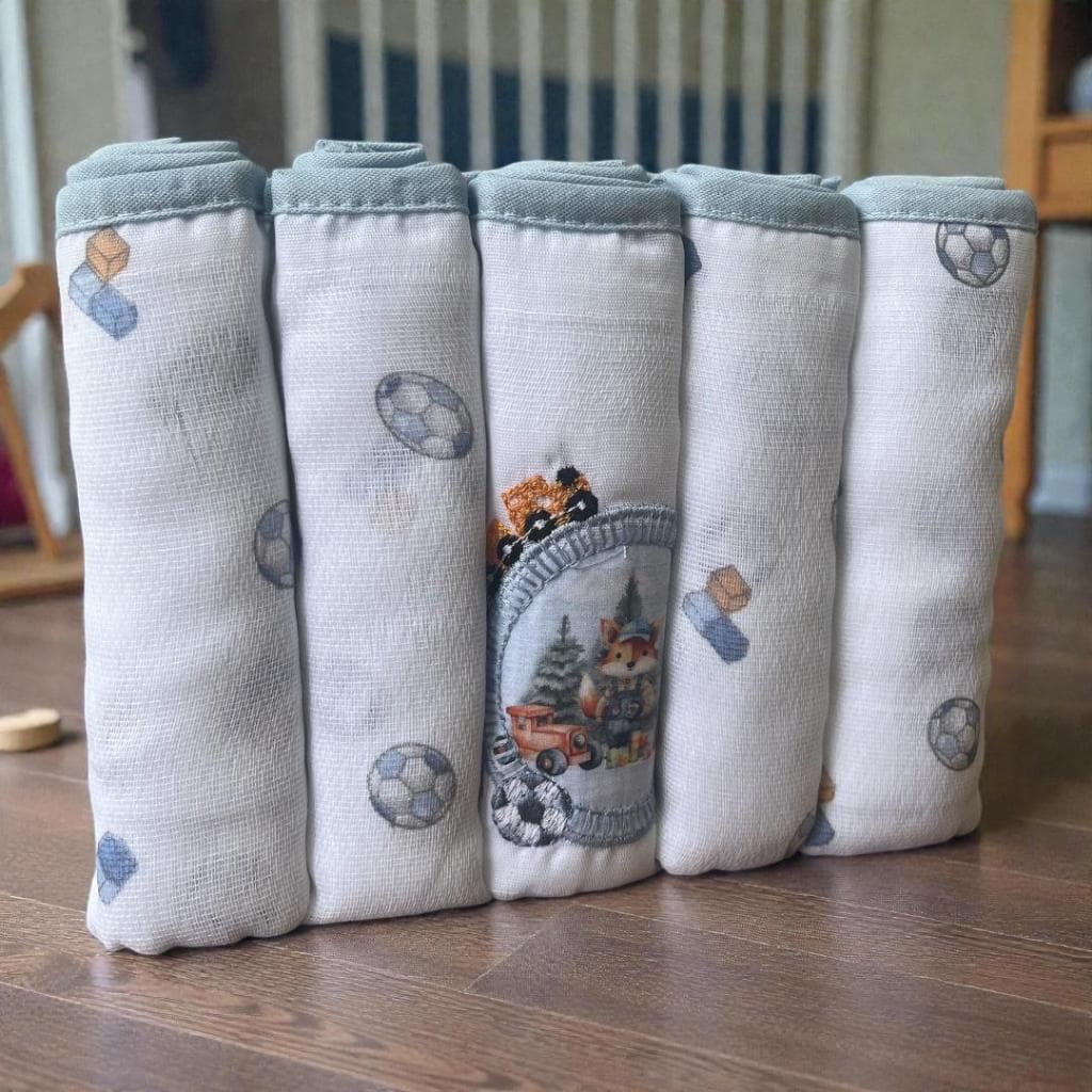 Fralda de Pano Bebê Bordada | Tecido Duplo 100% Algodão 70x68cm | Muito Mimo Raposa