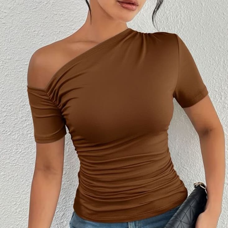 Blusa Feminina Suplex com Manga Curta Assimétrica Drapeada Verão Elegante Casual Ombro a Ombro