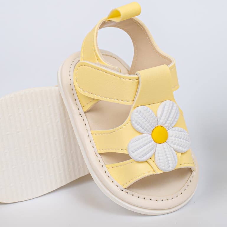 Sandália infantil floral amarela bebê menina confortável