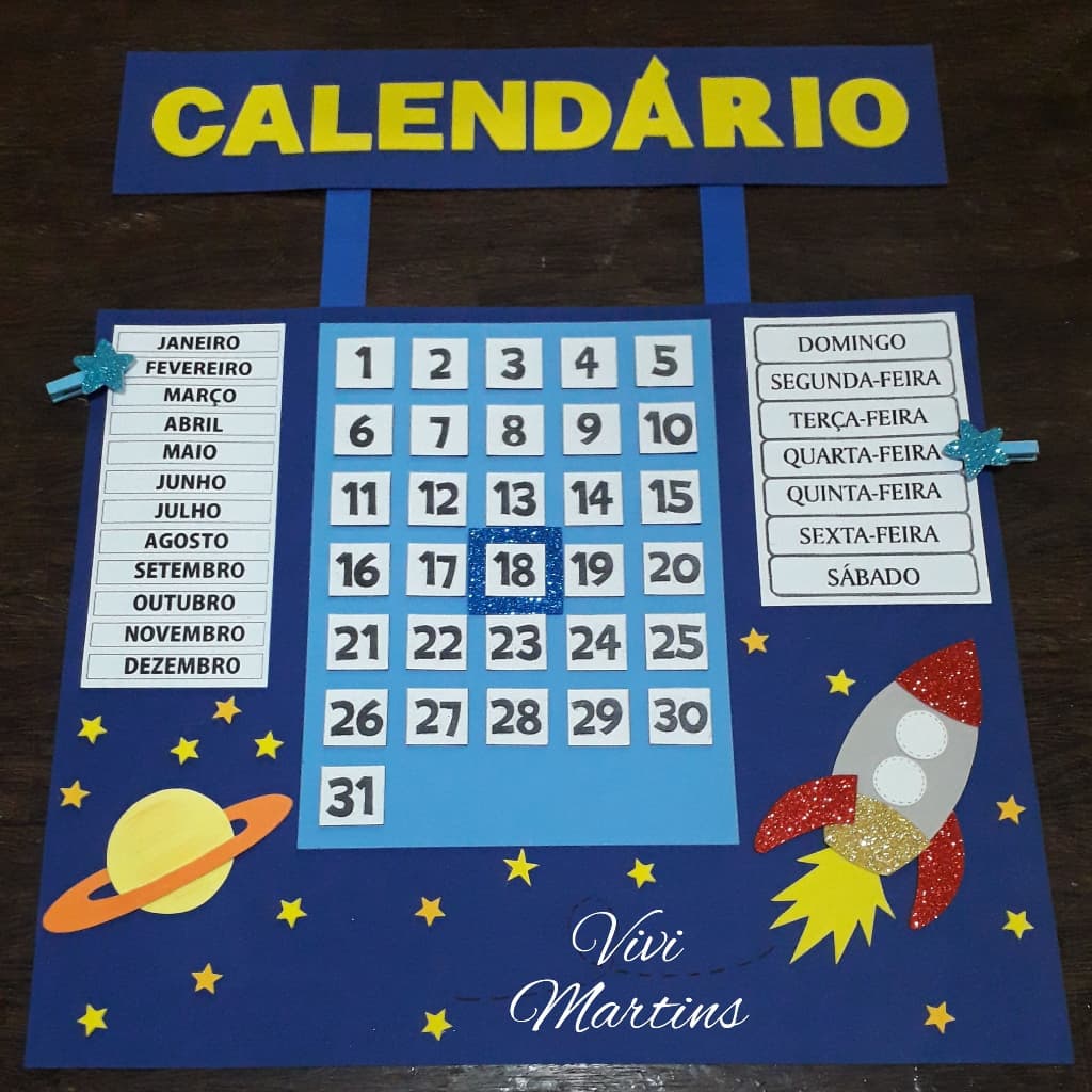 Painel calendário em eva astronauta decoração de sala de aula escola infantil 2026