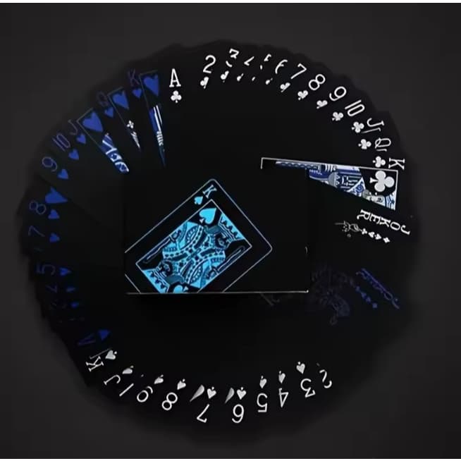 Baralho Preto Plástico Prova D'agua Black Poker Impermeável Dollar Mágica Truco Canastra 54 Cartas azul e dourado