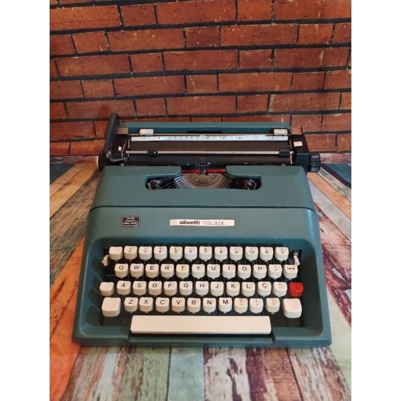 Máquina de Escrever Olivetti College verde