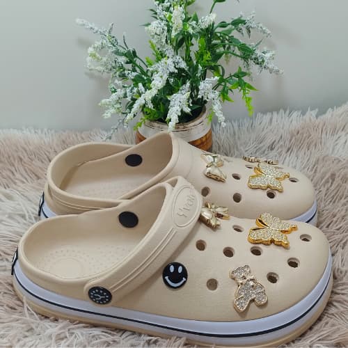 Chinelo Babuche Yvate Papete Unissex Confort com Pingentes