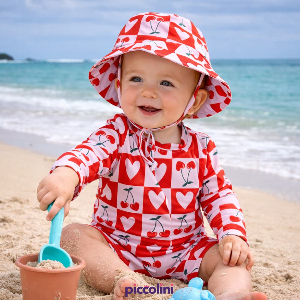 Kit Macacão + Chapéu Estampado Proteção Solar UV50+ Praia Verão Menino/Menina Roupa de Banho