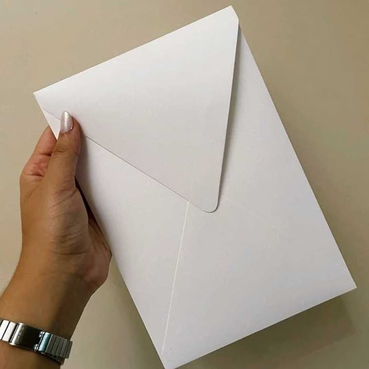Envelope Para Convite de Casamento Elegante -  Modelo Bico Vertical Cor branco  em papel texturizado - Tamanho 15x22 cmk