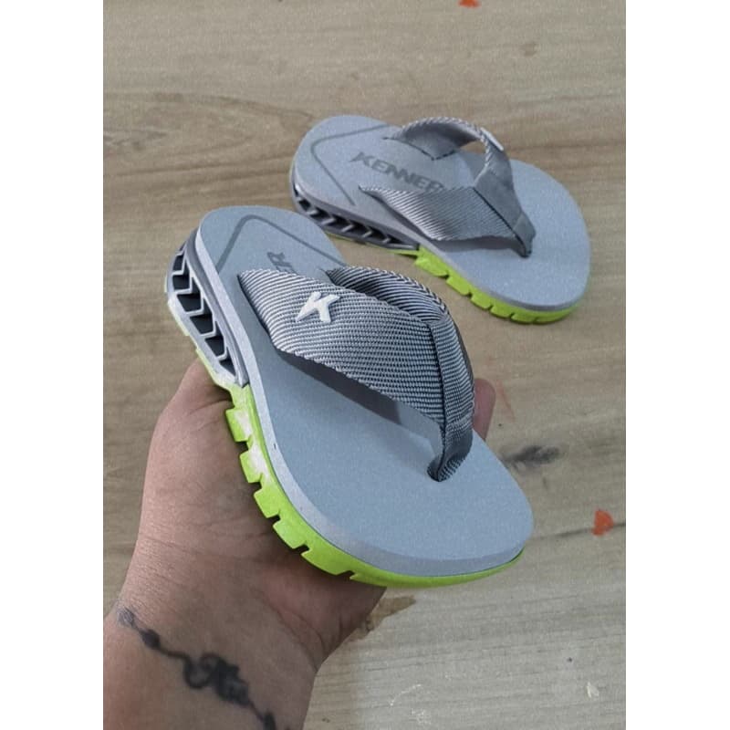 chinelo super confortável leve macio para seu filha ou filho curtir no dia dia