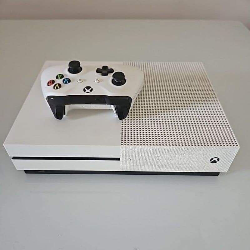 XBOX ONE S 365GB (USADO) - LER A DESCRIÇÃO