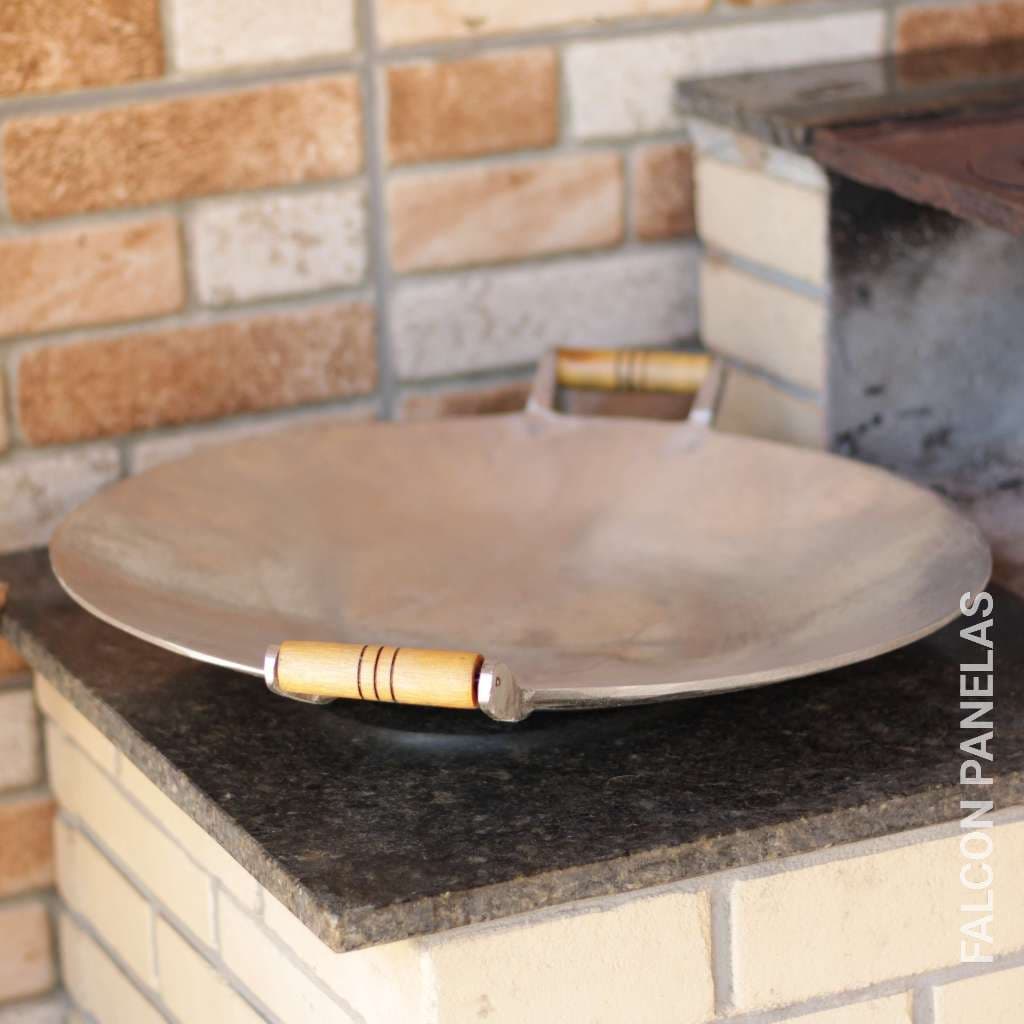 Disco de Arado Grande em Alumínio Batido/Fundido com Cabos em Madeira 60 x 45 cm