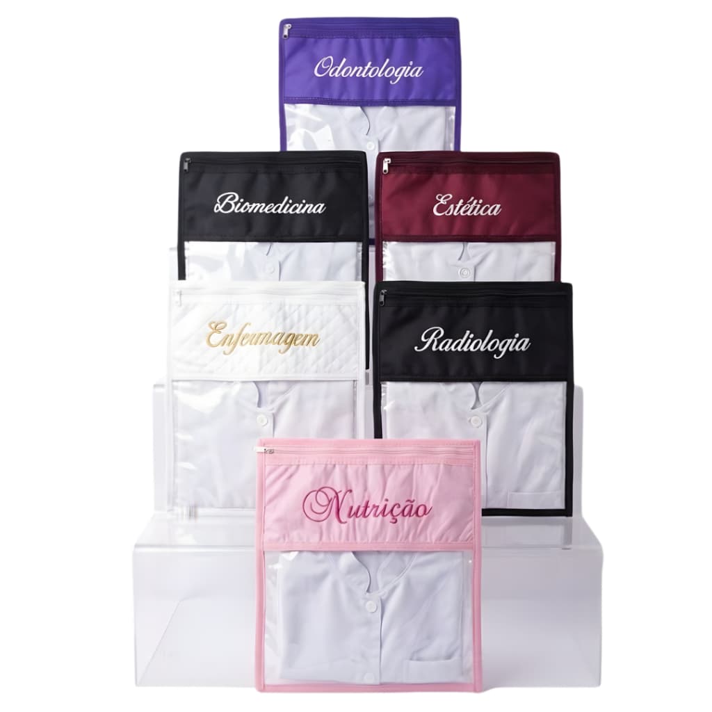 Porta Jaleco/Pijama Cirúrgico/Scrub Transparente com Bordado Personalizado e Fecho em Zíper para Área da Saúde