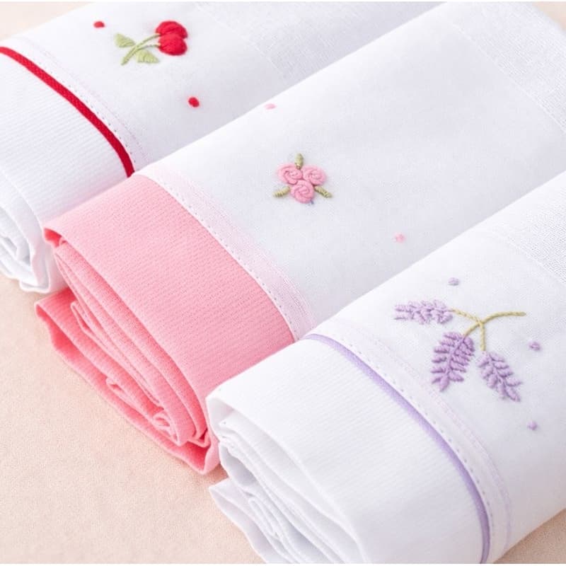 Fralda de Ombro de Pano Luxo - Grande e Bordado Rococó | 100% algodão 70cm × 70cm - Kit com 3 unidades